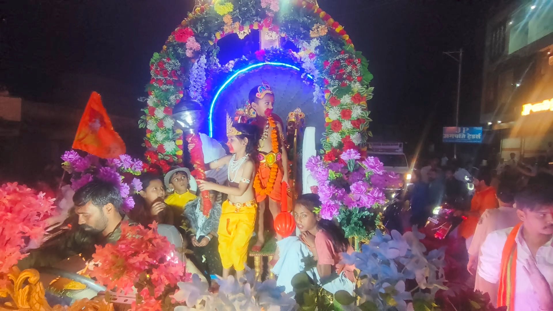  गीतों पर झूमे श्रद्धालु, बड़ी संख्या में नगरवासी हुए शामिल