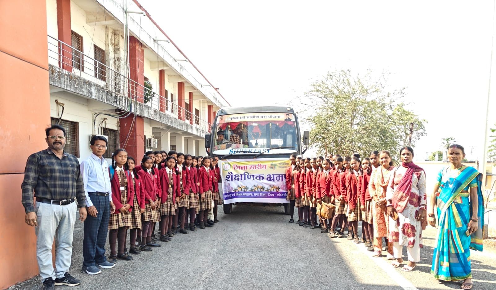 बस्तर संभाग व विशाखापत्तनम के शैक्षणिक दौरे पर गए 110 छात्र, सीखेंगे व्यवहारिक ज्ञान