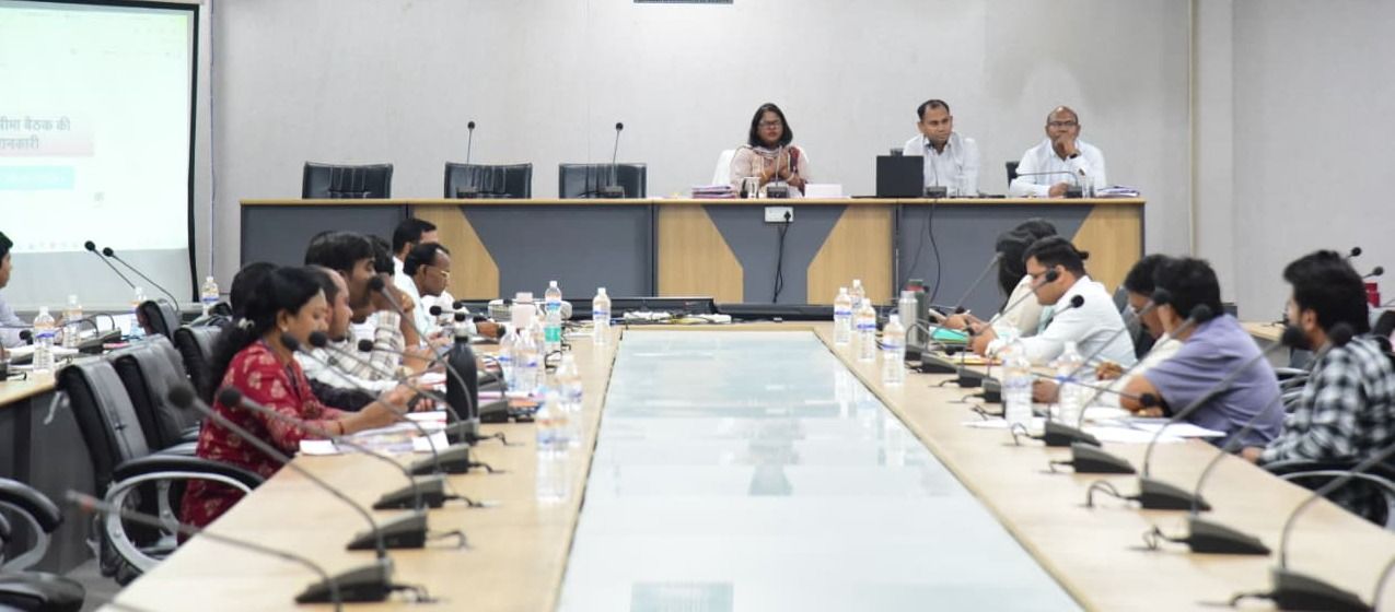 कलेक्टर ने आजीविका बढ़ाने, राशन भंडारण और योजनाओं के प्रभावी क्रियान्वयन पर दिए निर्देश