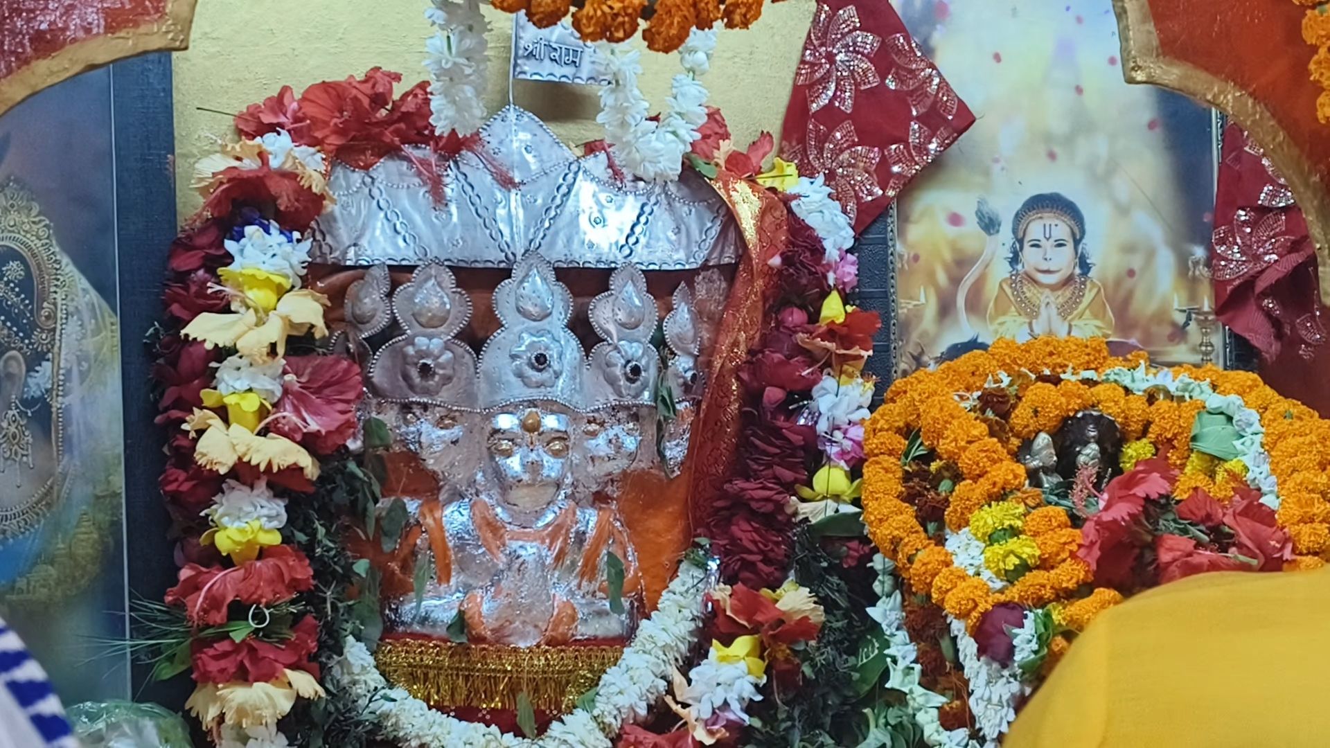 भक्तों ने की पूजा-अर्चना, भंडारे का हुआ आयोजन