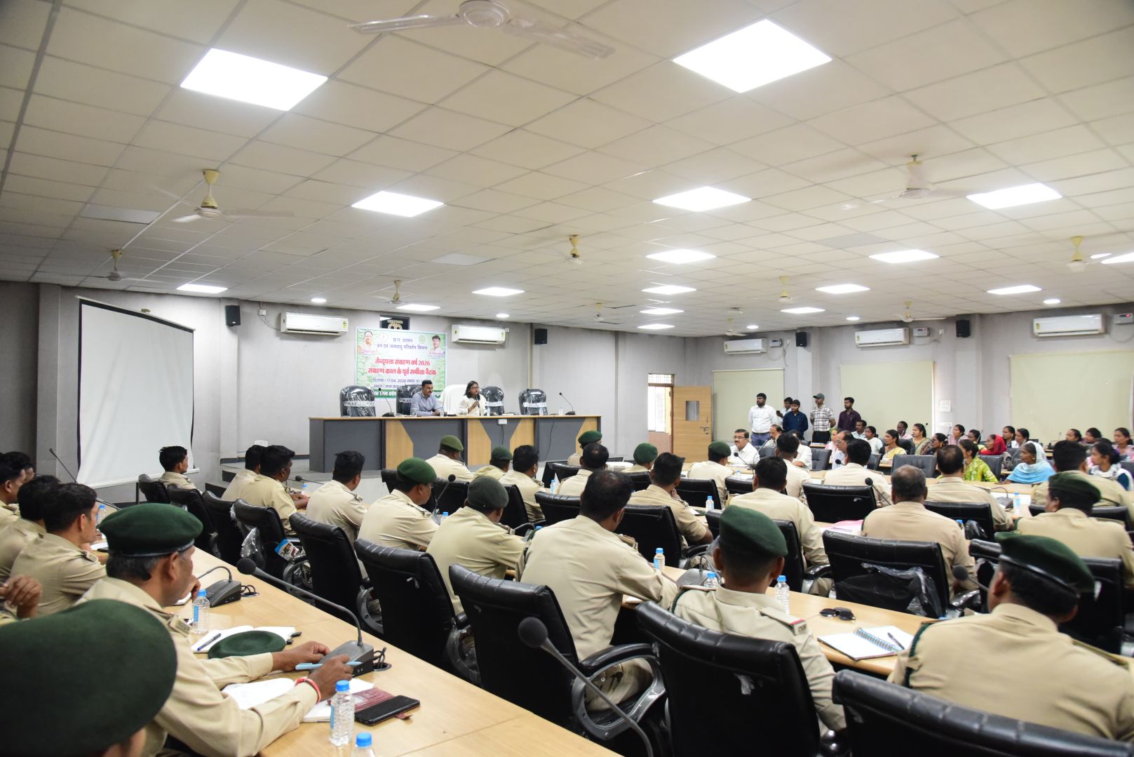 संग्रहण कार्य हेतु 700 कर्मचारियों की तैनाती