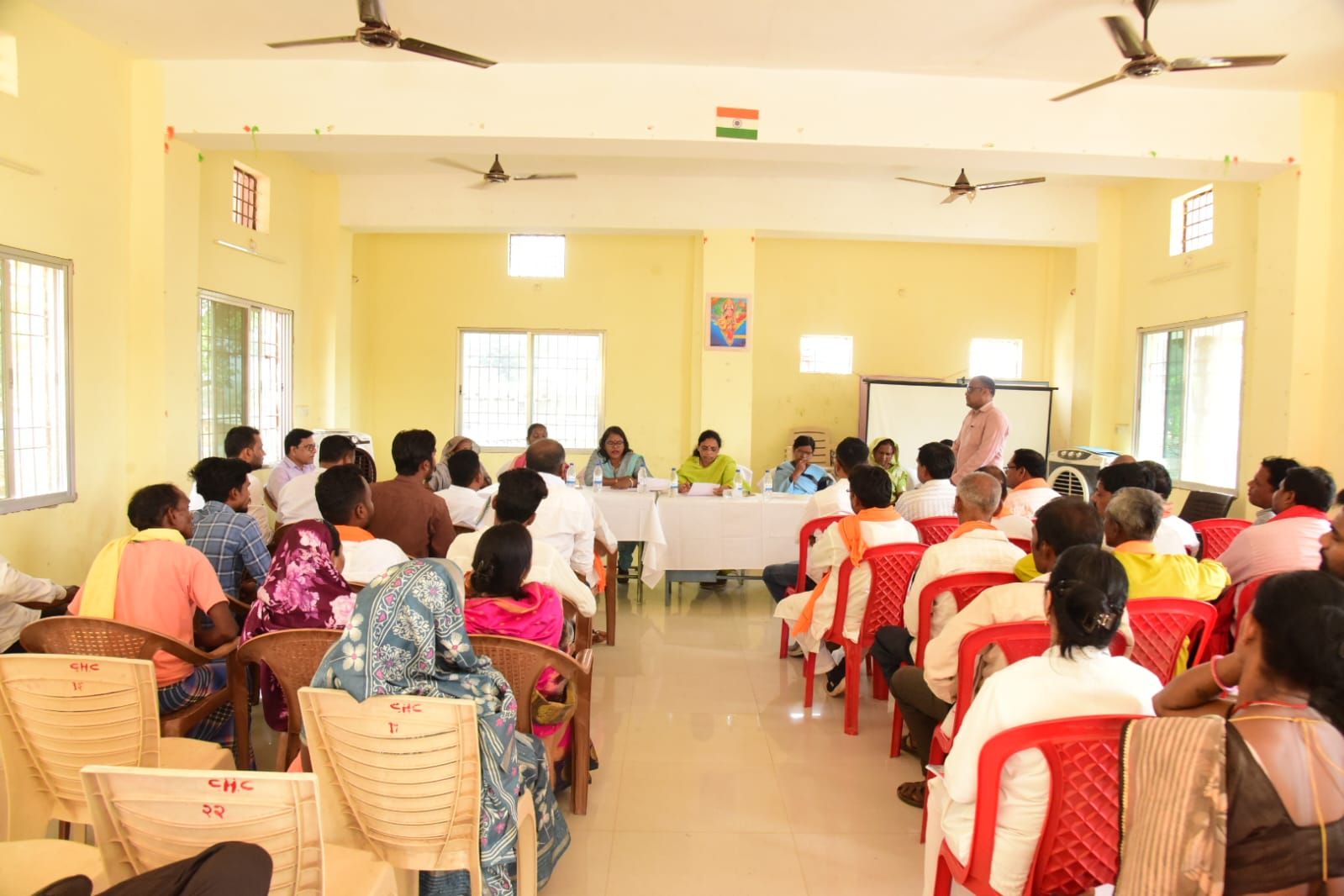 विधायक लता उसेण्डी की अध्यक्षता में जीवन दीप समिति की बैठक संपन्न