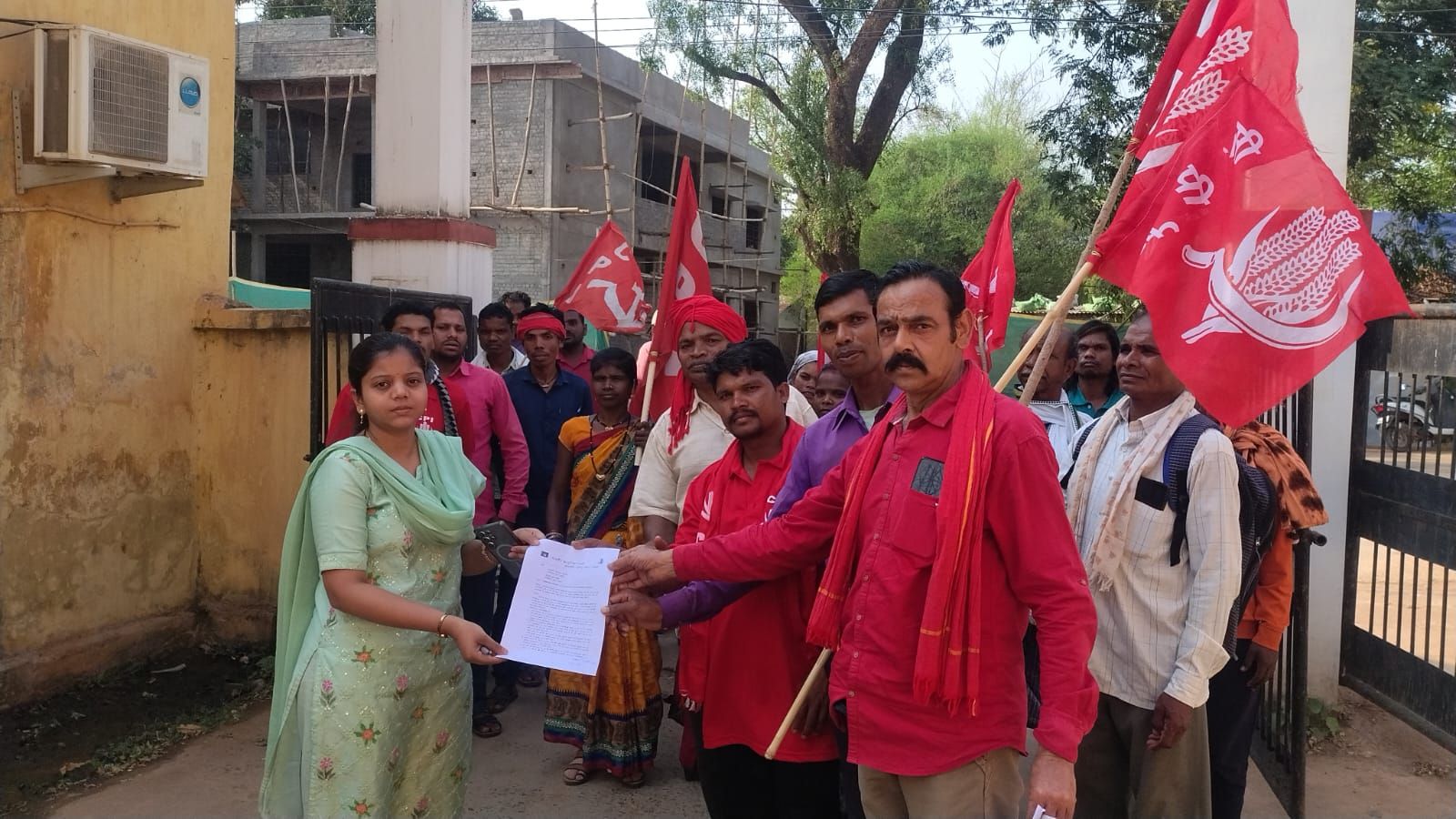 12 सूत्रीय मांगों को लेकर सीपीआई का ज्ञापन, समाधान नहीं होने पर आंदोलन की चेतावनी