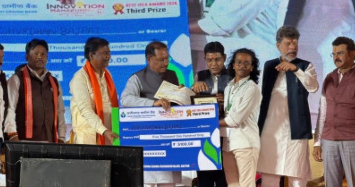 बस्तर की पारंपरिक सल्फी को नई पहचान दिलाने के प्रयास में हर्षवर्धन बाजपेयी को “न्यू इनोवेशन अवार्ड” में तृतीय पुरस्कार म
