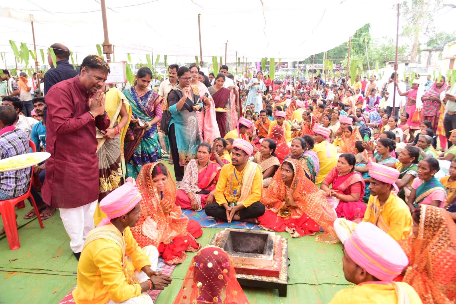 मर्दापाल में आयोजित सामूहिक विवाह कार्यक्रम में  जनप्रतिनिधियों ने नवदंपत्तियों को दिया आशीर्वाद
