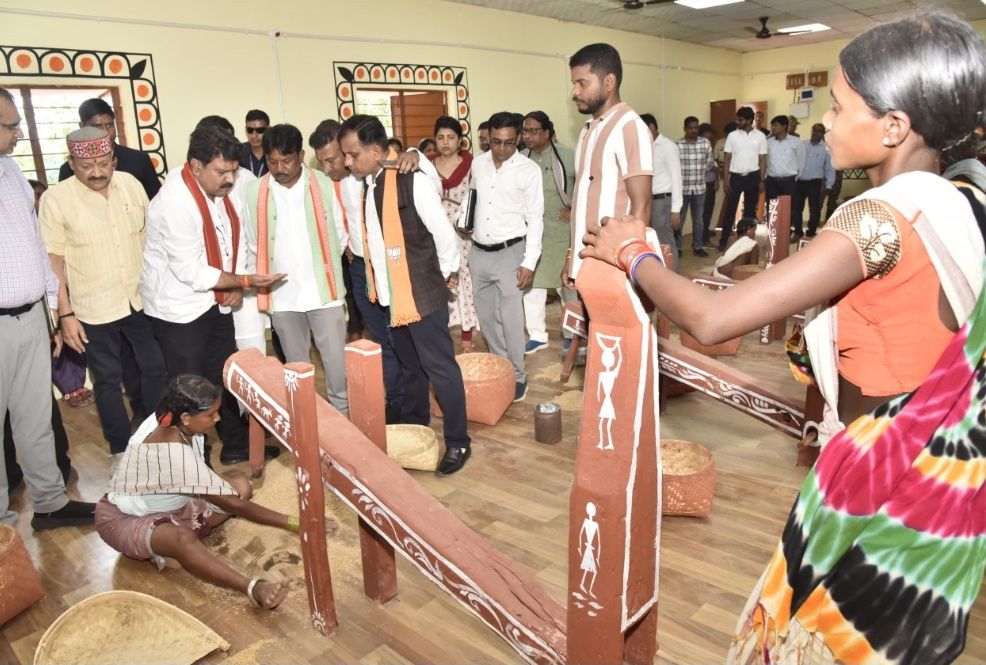 उप मुख्यमंत्री विजय शर्मा ने नेतानार पहुंच व्यवस्थाएं देखीं, सेवा केंद्रों का किया निरीक्षण