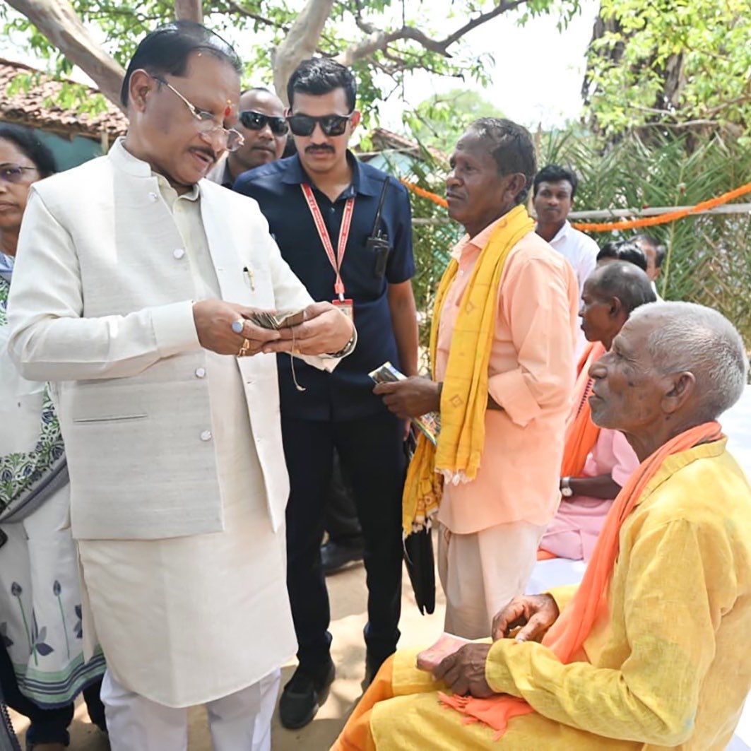 मुख्यमंत्री ने ज्ञान भारतम् अभियान के तहत दुर्लभ पांडुलिपियों का अवलोकन कर संरक्षकों की सराहना की