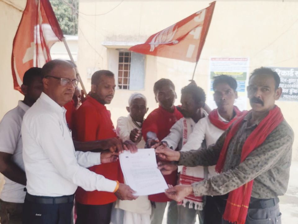  बस्तर में बढ़े बस किराए को वापस लेने की मांग, सीपीआई ने राज्यपाल-सीएम के नाम सौंपा ज्ञापन