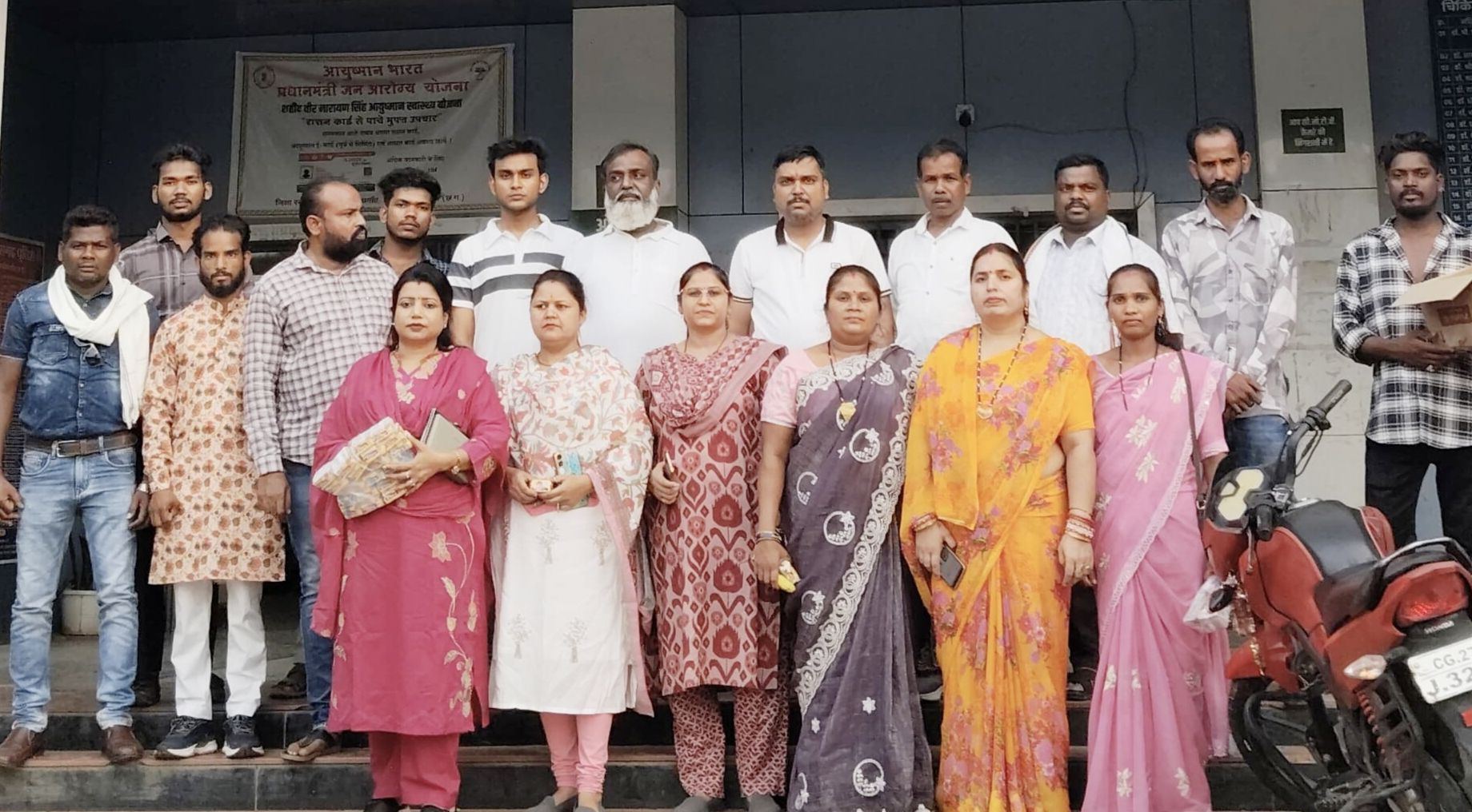 जिला अस्पताल में फल-बिस्किट वितरण, कांग्रेस भवन में केक काटकर मनाया जन्मदिन