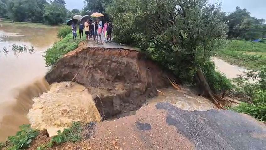 फसलों और मछली बीज का नुकसान, ग्रामीणों ने मुआवजा व स्थायी समाधान की मांग उठाई