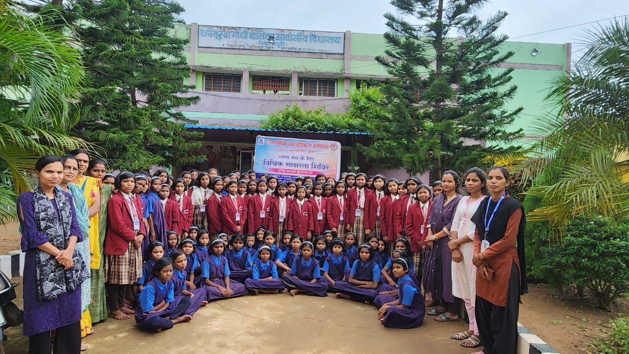 विश्रामपुरी कस्तूरबा विद्यालय में जागरूकता कार्यक्रम, गुड टच-बैड टच और साइबर सुरक्षा पर भी दी जानकारी