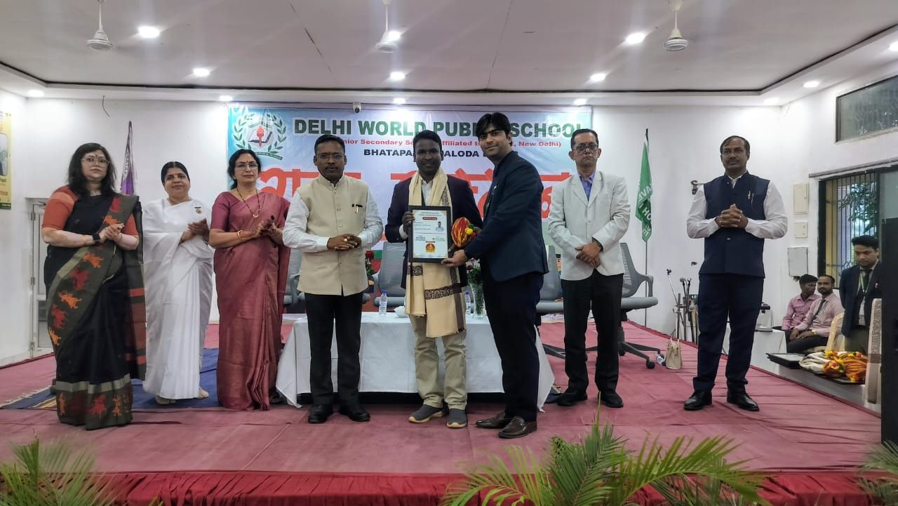 भाटापारा में आयोजित गुरु सम्मान 2026 में कोंडागांव के शिक्षक राकेश नेताम को मिला सम्मान