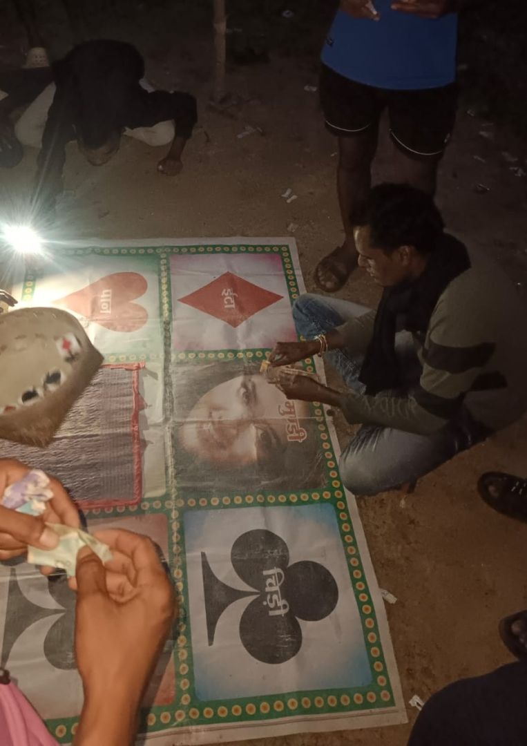 जागरूक ग्रामीणों ने वीडियो-फोटो जारी कर लगाया आरोप, बाजारों में खुलेआम जुआ खिलाने का दावा