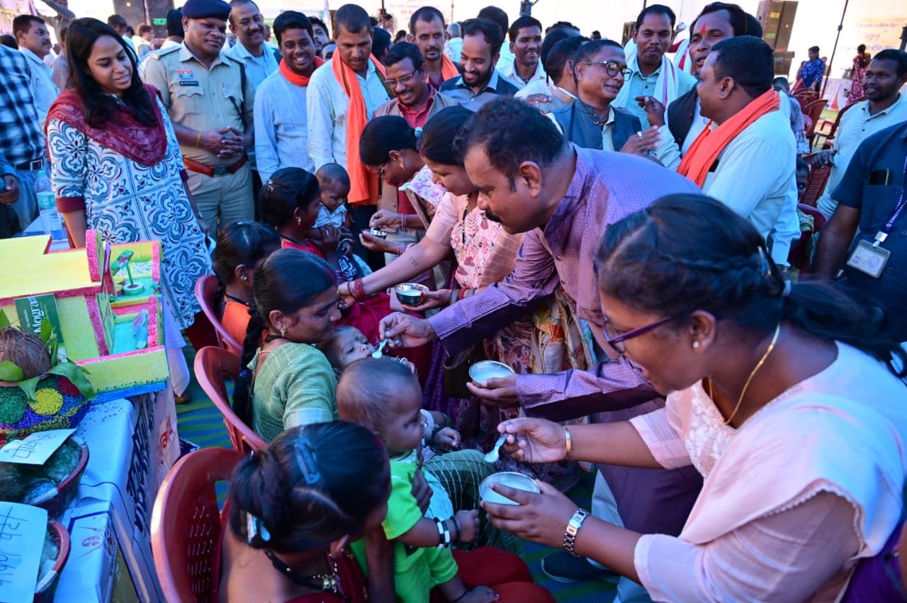 सेवा संकल्प अभियान के तहत शिविर में पहुंचे केशकाल विधायक नीलकंठ टेकाम, हितग्राहियों को योजनाओं का मिला लाभ