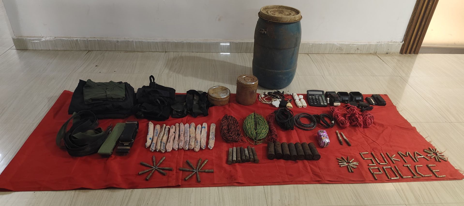 आत्मसमर्पित नक्सलियों से मिली खुफिया जानकारी पर कार्रवाई, कारतूस और विस्फोटक सामग्री सहित अन्य सामान जब्त