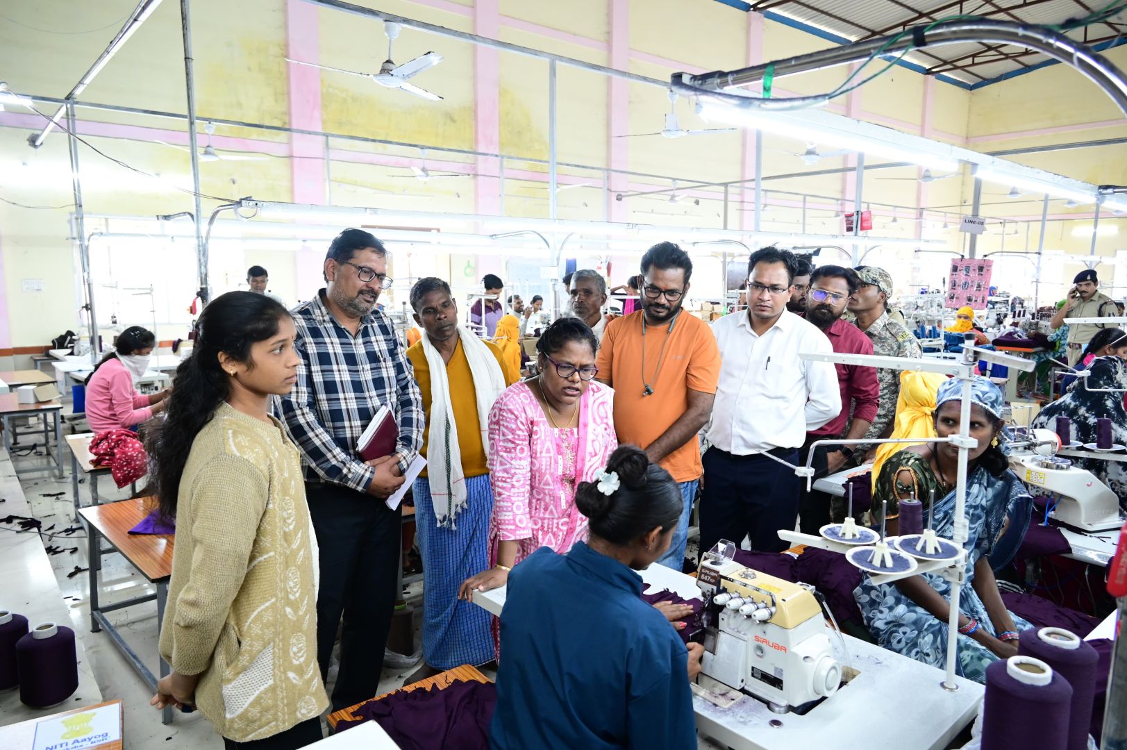 कोनगुड़ में कौशल केंद्र का निरीक्षण, युवाओं को गांव में ही रोजगार के अवसर