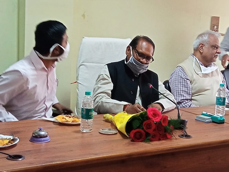 स्कूल शिक्षा मंत्री टेकाम ने अंग्रेजी माध्यम के प्राचार्य और शिक्षकों को इंग्लिश में दिया लेक्चर