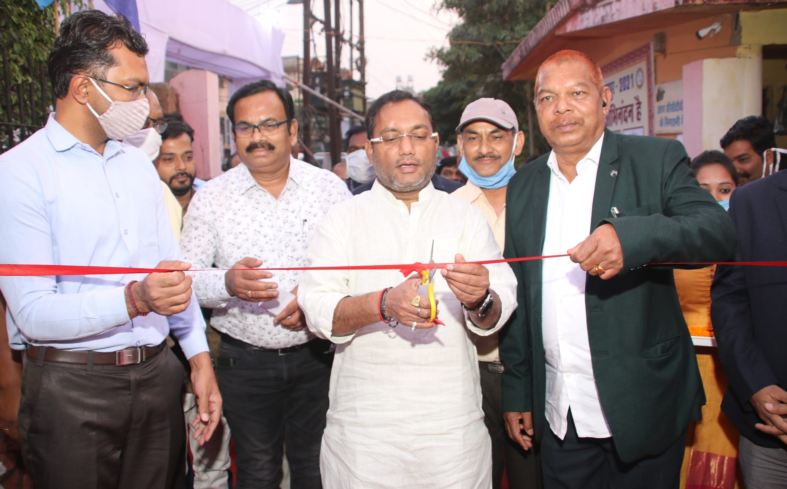 छत्तीसगढ़ के हस्तशिल्प कलाकृतियों को विश्व स्तर पर मिल रही पहचान : मंत्री गुरू रूद्रकुमार