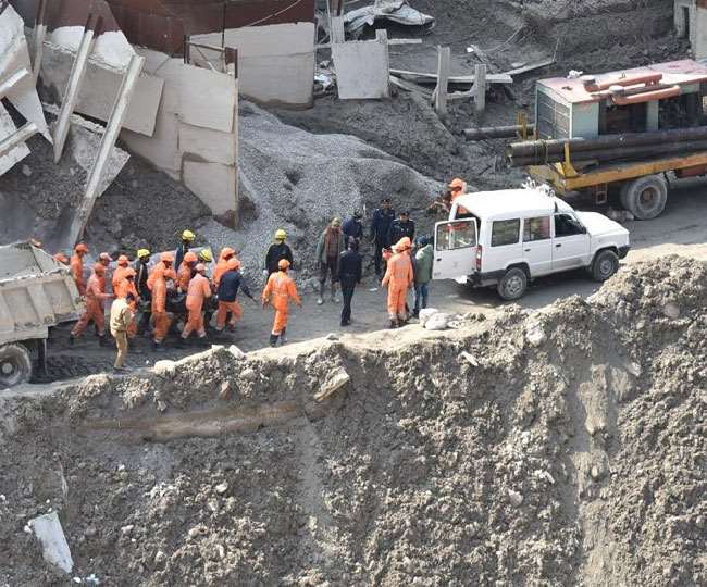 सुरंग के अंदर से शवों के मिलने का सिलसिला जारी, सौ से ज्यादा अब भी हैं लापता