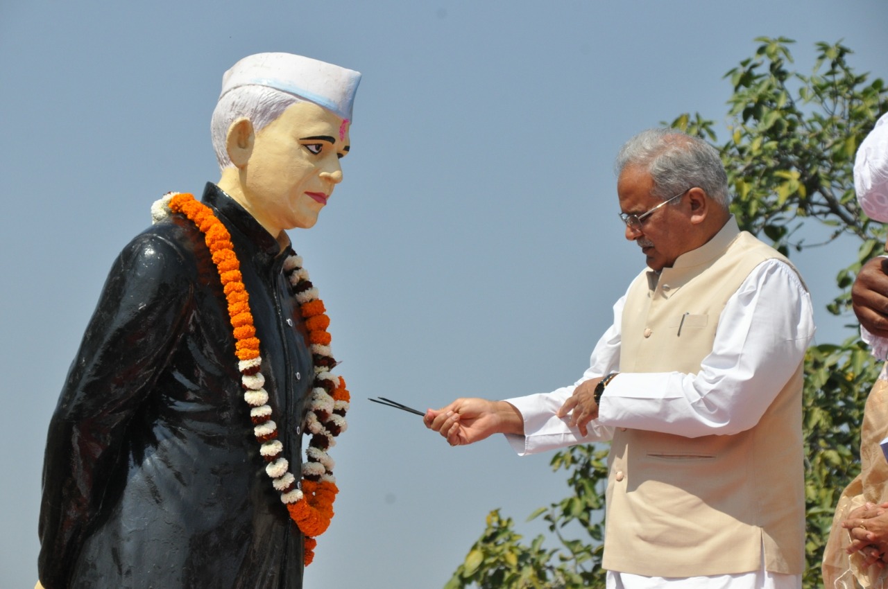 डॉ. खूबचंद बघेल छत्तीसगढ़ के स्वाभिमान के प्रतीक:  भूपेश बघेल : मुख्यमंत्री ग्राम पथरी में डॉ. खूबचंद बघेल की पुण्यतिथि पर आयोजित पुरखा के सूरता कार्यक्रम में हुए शामिल