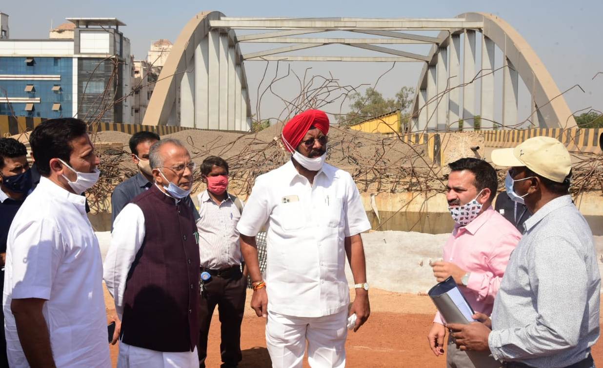 लोक निर्माण मंत्री ने राजधानी के निर्माणाधीन ओव्हर ब्रिज और अंडर ब्रिज का लिया जायजा