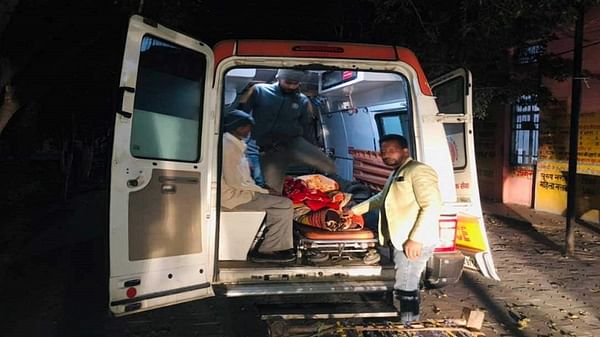 उत्तर प्रदेश के हापुड़ में घर में घुसकर युवती पर एसिड अटैक, गंभीर हालत में अस्पताल में भर्ती