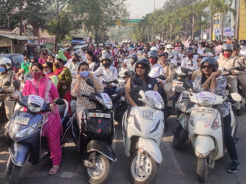 स्कूटर रैली: नारी शक्ति में उत्साह, कलेक्टर और एएसपी ने भी चलाई स्कूटी
