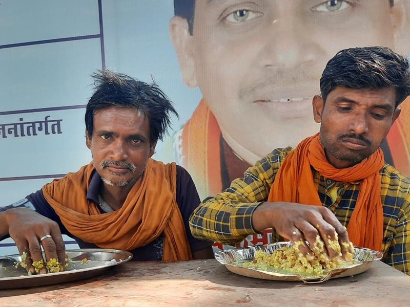सुबह होते ही मिलता है खाना भरपेट, मजदूरी के लिए नहीं होता लेट