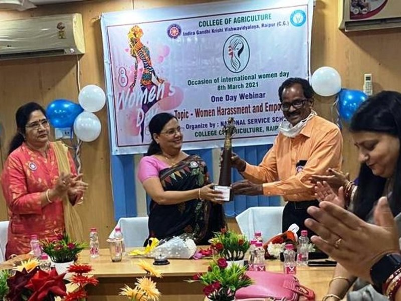 महिला उत्पीड़न रोकने में परिवार और समाज की महत्वपूर्ण भूमिका: सपना पाटील