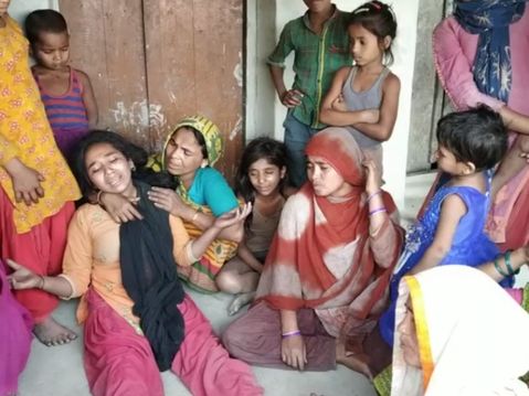 एक साथ 6 बच्चों की जलकर मौत - मक्के के भुट्‌टे सेंकते समय चारे में आग लगने से हुआ हादसा