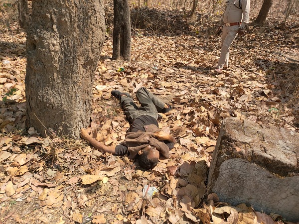 डिप्टी रेंजर की सड़क किनारे मिली लाश