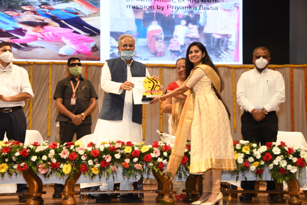 महिलाओं को घर में निर्णय लेने का अधिकार मिलना चाहिए: मुख्यमंत्री बघेल