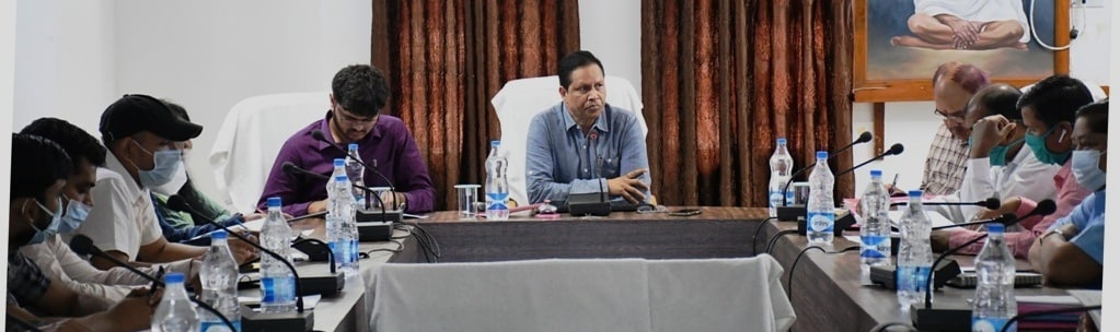 वनोपज संग्राहक शासन द्वारा निर्धारित दर से कम में वनोपज की बिक्री न करें -कलेक्टर धर्मेश कुमार साहू