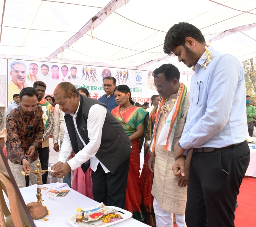 विधायक चंदन ने किया मेला का शुभारंभ