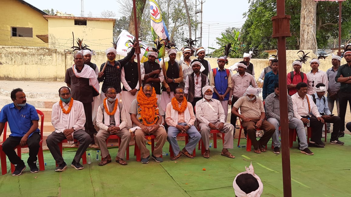 अपने हक की आवाज उठाने वाले आदिवासियों को नक्सली बता देते हैं -सोहन पोटाई