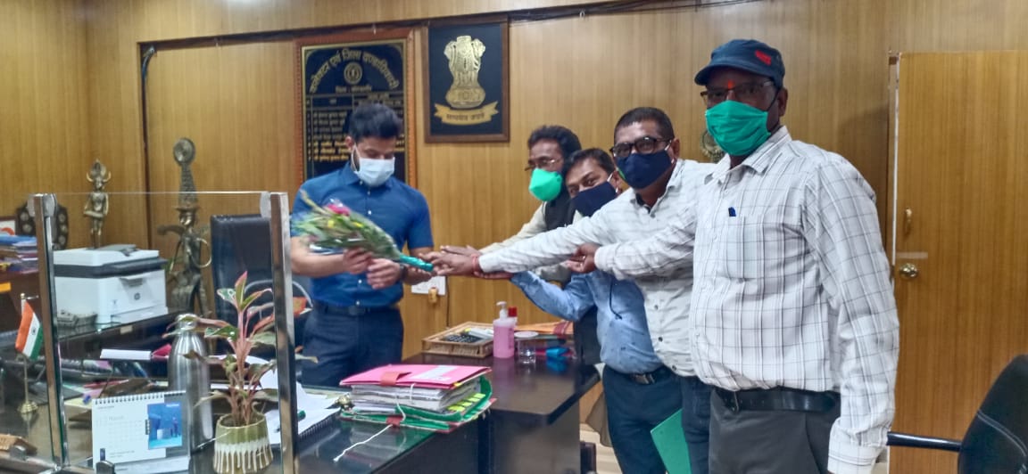 कलेक्टर से साहू समाज के नगर पदाधिकारियों ने किया सौजन्य भेंट