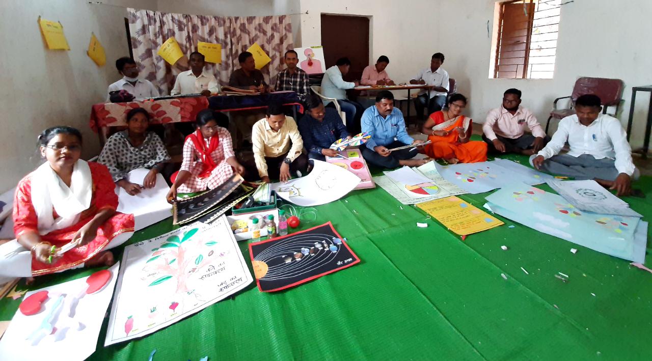 उमरगांव ब में प्रोफेशनल लर्निंग कम्युनिटी का सहायक शिक्षण सामग्री निर्माण सह कार्यशाला