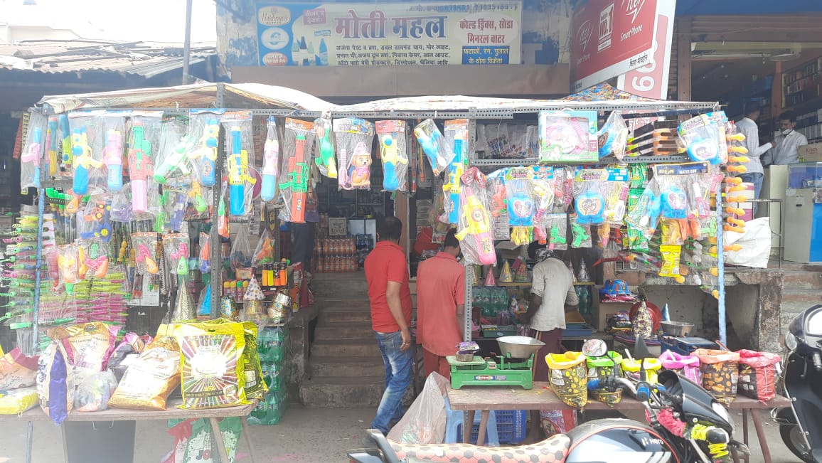 लाल, पिला, नीला रंगों से ना भीगेंगी चुनरियां, ना चढ़ेगा लोगों के चेहरे पर रंग, रंगों के त्यौहार पर भारी पड़ा कोरोना संक्रमण का असर