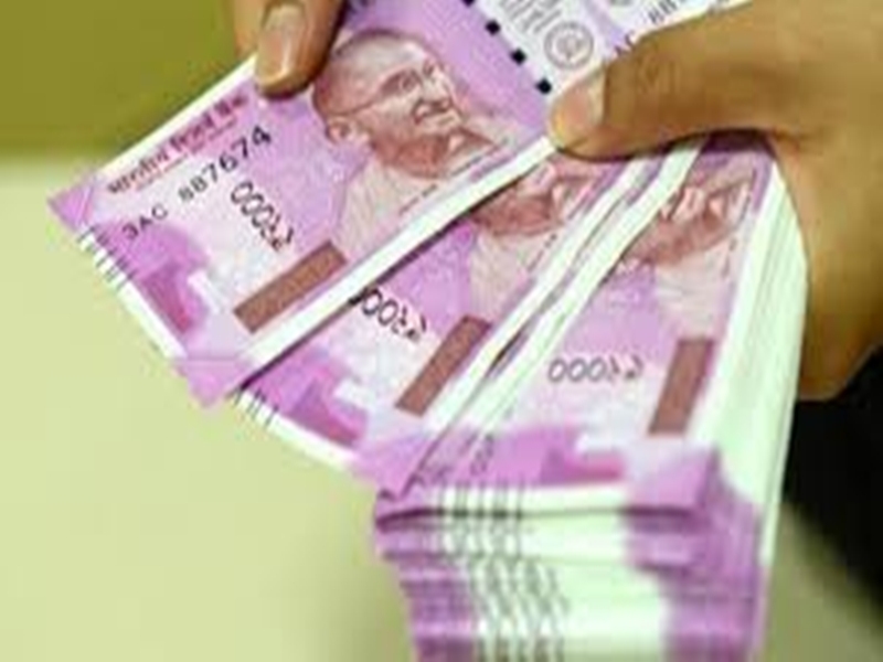 लंदन की 59 साल की आंटी का रायपुर के 25 साल के मॉडल पर आया दिल