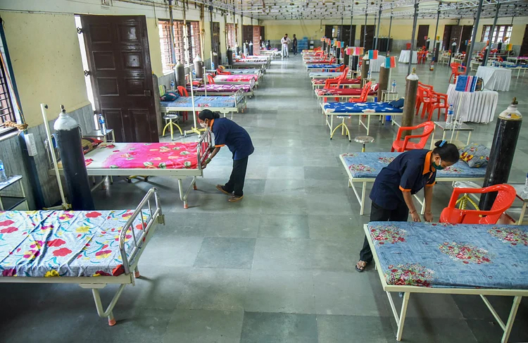 एक व्यक्ति 30 दिन में 400 से ज्यादा लोगों को कर सकता है संक्रमित, घर के अंदर भी पहनें मास्क : केंद्र सरकार