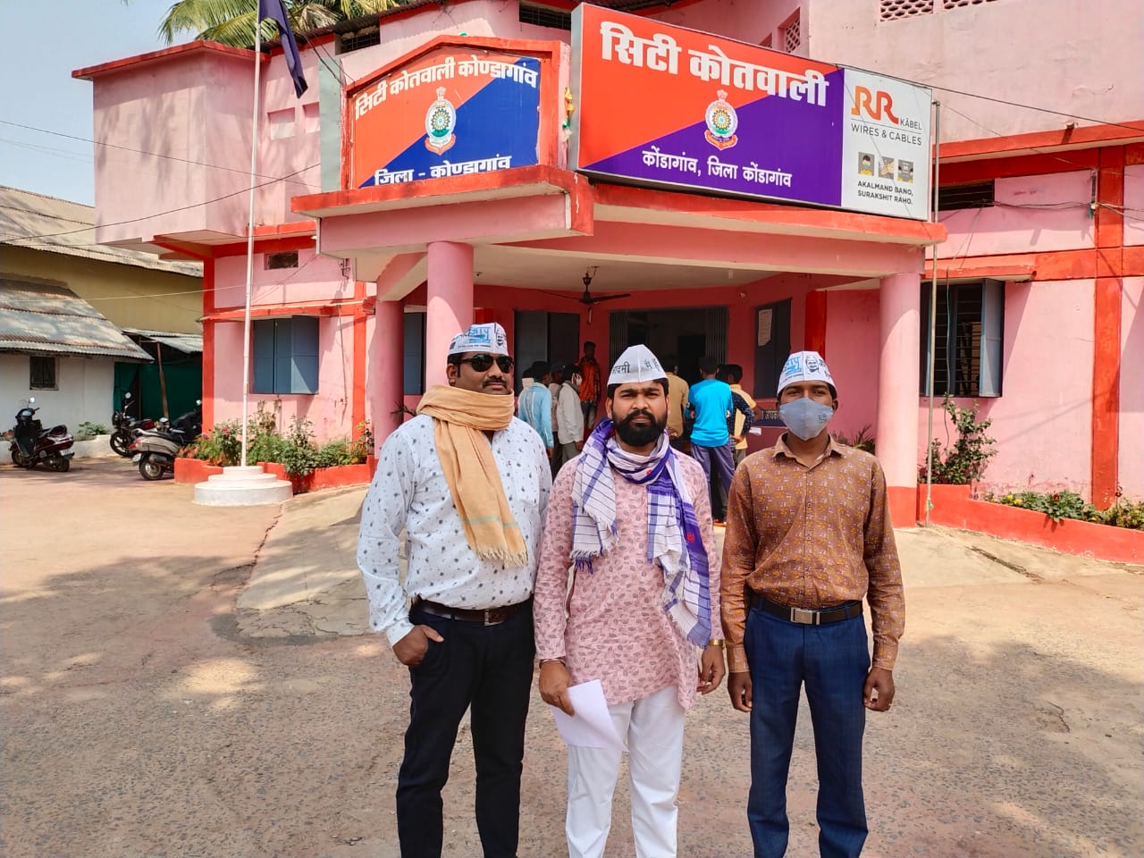 सरकारी शालाओं में राजनेताओं की फोटो सप्लाई में हो रहा है करोड़ों का भ्रष्टाचार-आप नेता उत्तम जायसवाल