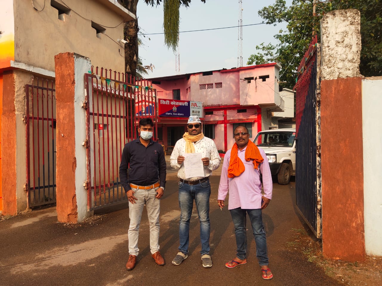 हिन्दू धर्म के विरुद्ध सोसल मीडिया में अश्लील पोस्ट करने वाले पुलिस कर्मी के विरुद्ध दर्ज करवाया एफआईआर