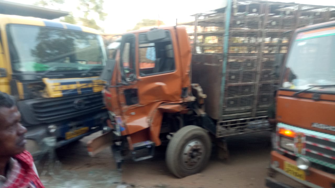टिप्पर की चपेट में आने से डॉक्टर की मौके पर ही हुई दर्दनाक मौत