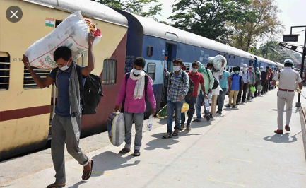 मध्य प्रदेश से छत्तीसगढ़ जाने वाली बसों पर रोक के बाद ट्रेनों में बढ़ी भीड़