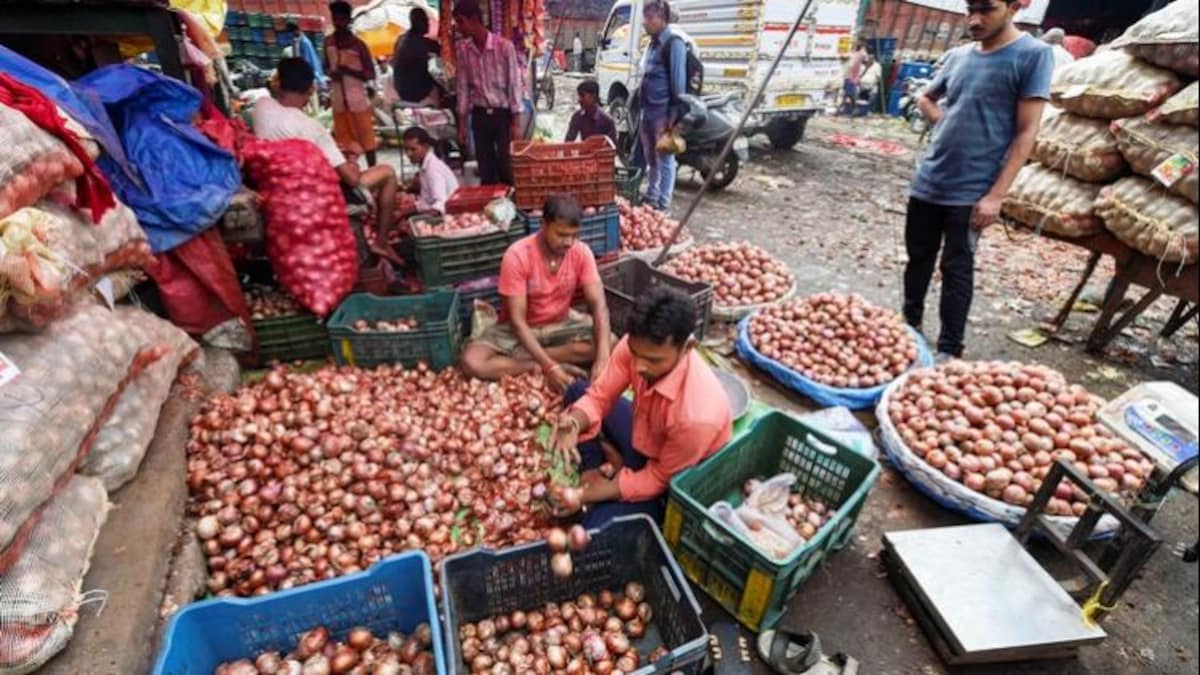 लॉकडाउन की घोषणा होते ही जमाखोरी शुरु,आलू-प्याज के दाम थोक में बढ़े