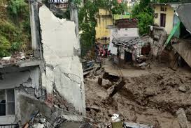 नई टिहरी के दशरथ पर्वत पर बादल फटने से तबाही ...कई दुकानें और मकान क्षतिग्रस्त