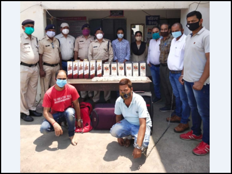 ओडिशा से शराब लेकर खपाने पहुंचे दो युवकों को रेलवे पुलिस ने दबोचा