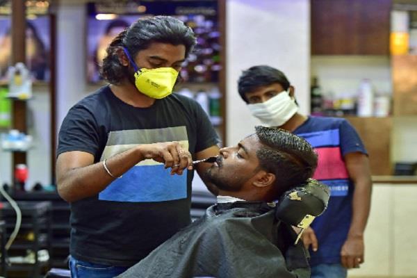 नाई दुकानों को खोलने की अनुमति देने की मांग