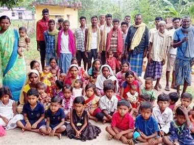 टीका के बारे में भ्रांतियां दूर, कुल्हाड़ीघाट के युवाओं ने लगवाई वैक्सीन