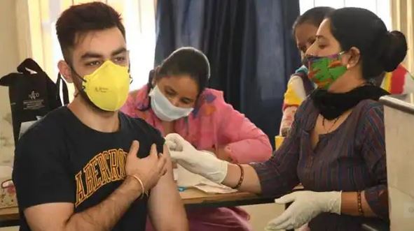 कोविशील्ड के पहले टीके से ही मिल जाती है 70% सुरक्षा, जानें- कितने बाद होता है असर